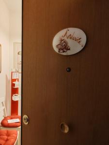 Andreina a San Pietro Apartment的证书、奖牌、标识或其他文件