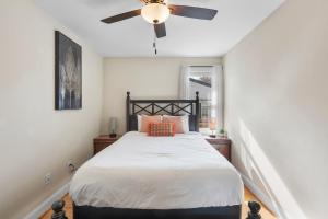 Foto sihtkohas Raleigh asuva majutusasutuse Charming DT 3-Bed Bungalow with Fenced-in Yard galeriist