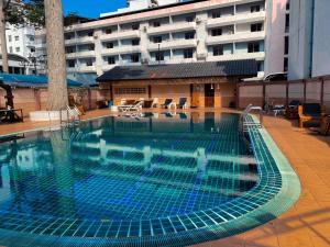 a large swimming pool with blue tiles in a building at Hotel Pattaya Beach in Pattaya Central