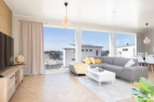 Fotografie z fotogalerie ubytování Seaside villa by paradise - Uusi korkeatasoinen huvila Kalajoki Hiekkasärkät v destinaci Kalajoki