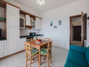 Fotografie z fotogalerie ubytování Apartment in Porto Torres with Private Terrace v destinaci Porto Torres + 32 fotografií
