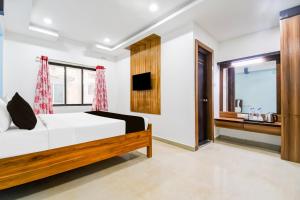 Postel nebo postele na pokoji v ubytování Hotel O KK A1 Guest House
