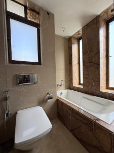 Un baño de BKs Villa Plumeria Holiday Home in Kensville Golf 45 fotos más