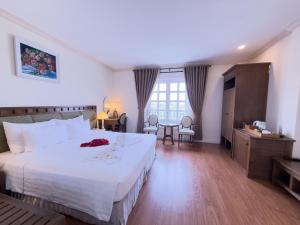 Postel nebo postele na pokoji v ubytování Phoenix Hotel Vung Tau