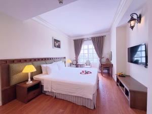 Postel nebo postele na pokoji v ubytování Phoenix Hotel Vung Tau
