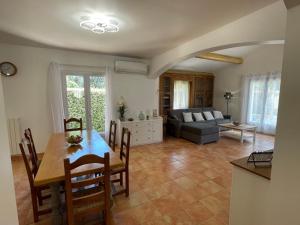 Posezení v ubytování L'Olivier d'Alana - entre Cévennes et Méditerranée