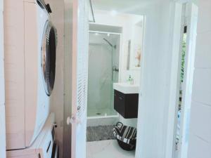 a bathroom with a sink and a bath tub at Spa Retreat Spacious 7 BRS 3 Baths Movie Lounge nice Garden with Parking in Auckland +41 photos
