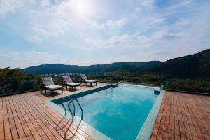Bazén v ubytování Shangyin Chuanbu Holiday Manor nebo v jeho okolí