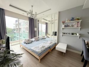 Postel nebo postele na pokoji v ubytování Exclusive Seaview corner room 50 sqm &BHB Bangsaen