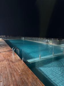 Бассейн в High Floor Naz Comfort Suite Champs Elysees или поблизости