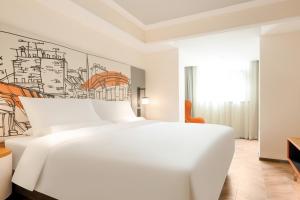 Ibis Styles Hotel - Xi'an Big Wild Goose Pagoda Historical Museum Branch 객실 침대