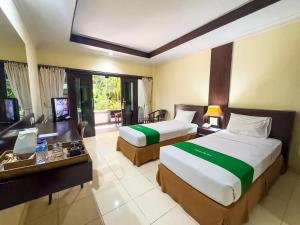 Postel nebo postele na pokoji v ubytování Champlung Mas Hotel Legian