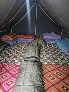 Postel nebo postele na pokoji v ubytování Shri Kedar Camps + 11 fotografií