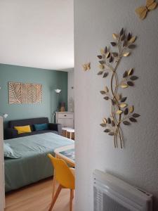 a bedroom with a bed and a wall at Bandol nature et loisirs: Parking/ Piscine in Bandol