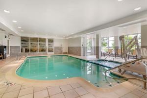 a swimming pool in a large room with at Hilton Garden Inn Portland Airport in Portland