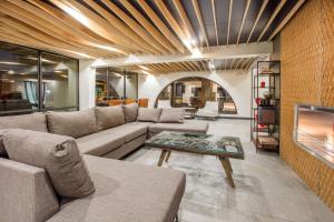 Posezení v ubytování Ramada by Wyndham Austin South