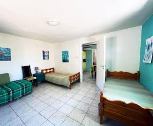 Postel nebo postele na pokoji v ubytování Painter's house by the beach