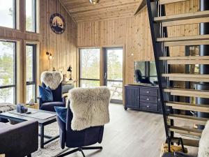 ein Wohnzimmer mit einer Treppe in einem Haus in der Unterkunft 11 person holiday home in Hornnes in Hornnes