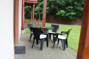 Patio alebo iná vonkajšia časť ubytovania Apartament Kolorowy pod Śnieżką