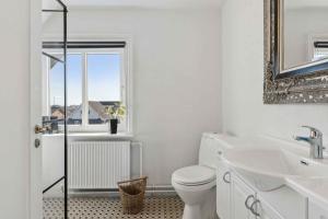 O baie la Lovely Holiday Home Close To The Water +16 fotografii