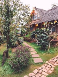 Đà Lạt Củi Homestay外面的花园
