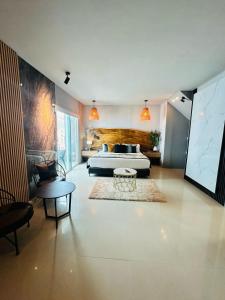 a bedroom with a bed and a table in a room at Mantra Hotel Boutique in Santa Marta