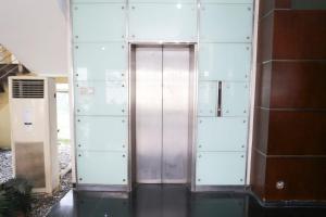 a row of lockers in a building at Hotel Pesona Cikarang 6 Hour Stay in Kedungg