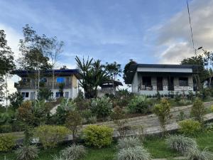 Κήπος έξω από το Helens Mountain Resort