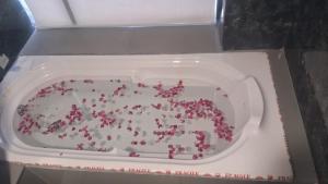 a white container with pink sprinkles in a box at hotel sun sky rooms in Pātan