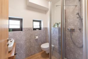 Ένα μπάνιο στο Ferienwohnung Haus Siebenstern +23 φωτογραφίες