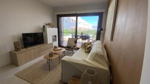 TV a/nebo společenská místnost v ubytování Bahia Soleada