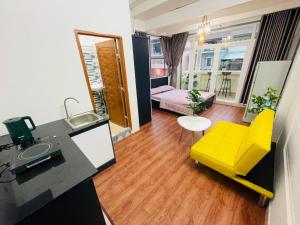 Kuchyň nebo kuchyňský kout v ubytování Cali Homestay