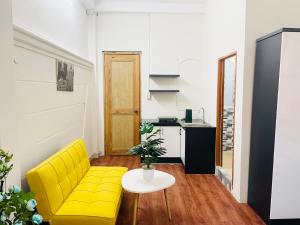 Kuchyň nebo kuchyňský kout v ubytování Cali Homestay