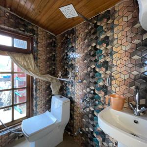 Koupelna v ubytování Ngawang homestay