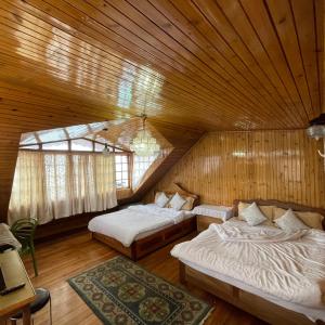 Postel nebo postele na pokoji v ubytování Ngawang homestay