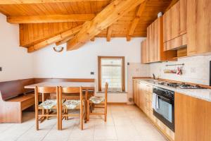Dapur atau dapur kecil di CROSINA HOLIDAY - Casa Al Ponte