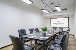Konferenční prostory v ubytování 丽呈君顿酒店重庆解放碑步行街洪崖洞店
