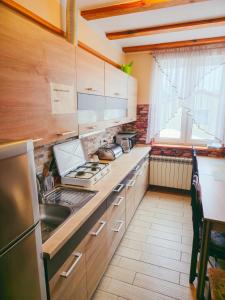 Dapur atau dapur kecil di Pensjonat Li-Mar