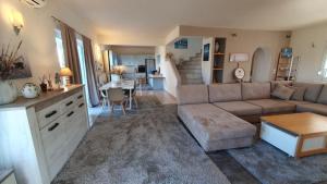 Kuchyňa alebo kuchynka v ubytovaní Βίλα με Υπέροχη Θέα Porto Cheli Villa Luxury Kounoupisea