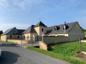 a group of houses on the side of a road at La Fontaine - Détente - Piscine Jacuzzi - 12p in La Chartre-sur-le-Loir