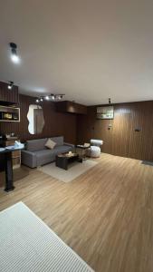 Posezení v ubytování Abu Dhabi Retreat with Private Pool and Private Sauna