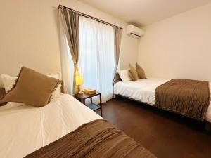 Tempat tidur dalam kamar di 全新包棟民宿 近玉出車站 玉寓 拾光