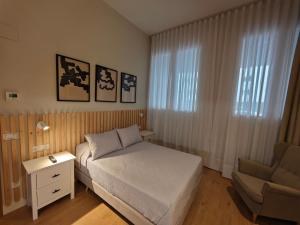Ένα ή περισσότερα κρεβάτια σε δωμάτιο στο Gernika Suites by Aldori - New Opening !!