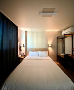 Ένα ή περισσότερα κρεβάτια σε δωμάτιο στο Stay Pohang Hotel