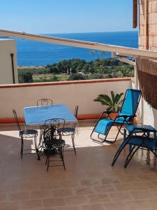A balcony or terrace at La vecchia Badessa a due passi dal mare