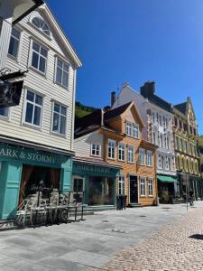 Foto dalla galleria di Bryggen Suites - Prime Location, 2 Minutes from Bryggen a Bergen