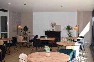 Le Trophée Boutique Hôtel Spa- La Loggia Appart'hôtel的休息区