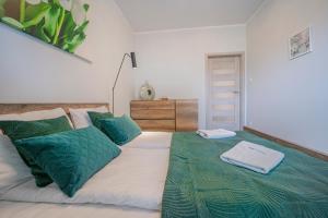 Posteľ alebo postele v izbe v ubytovaní Apartament w Cieplicach + 31 fotografií