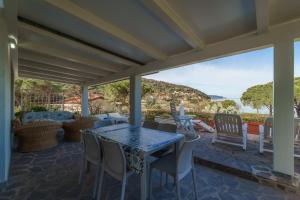 En generel udsigt til bjerge eller udsigt til bjerge taget fra villaen