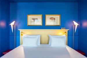 Postel nebo postele na pokoji v ubytování Art Legacy Hotel Baixa-Chiado